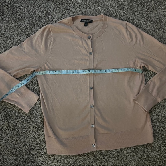 Banana Republic Medium Dusty Rose/Blush/Champange Button front cardigan EUC - Picture 5 of 6